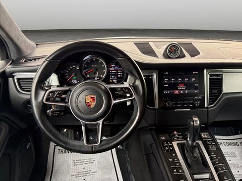 Used 2017 Porsche Macan Turbo AWD/4WD image 28