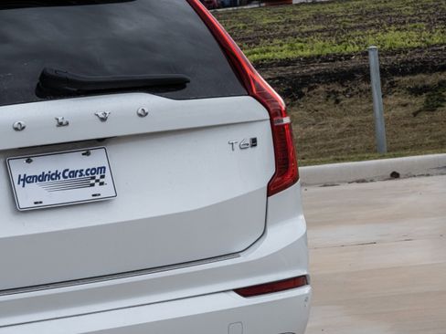 Used 2022 Volvo XC90 T6 Momentum w/ Protection Package Premier image 8