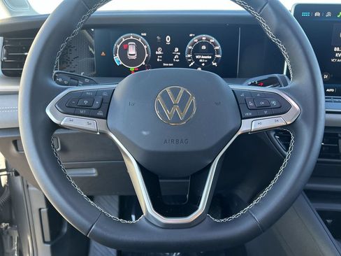 New 2026 Volkswagen Tiguan SE FWD image 18