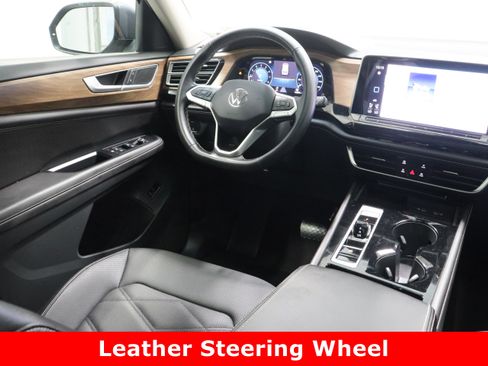 Used 2024 Volkswagen Atlas SE image 33