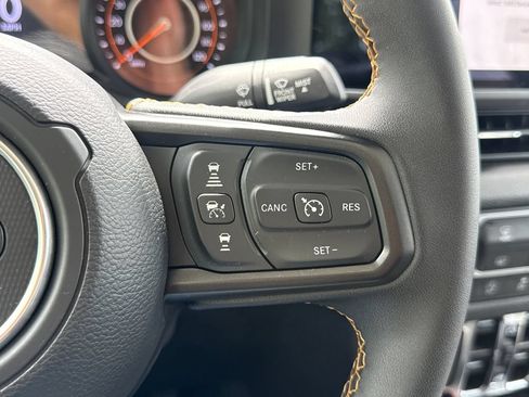 Used 2024 Jeep Gladiator Sport AWD/4WD image 29