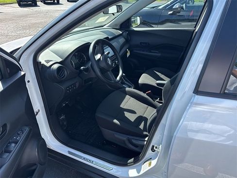 New 2025 Nissan Kicks Play S image 8