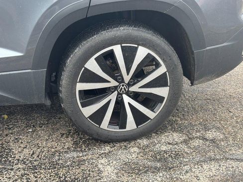 Used 2024 Volkswagen Taos SE image 11