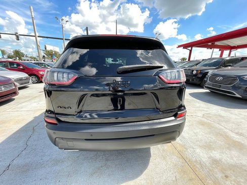 Used 2019 Jeep Cherokee Latitude Plus AWD/4WD image 6