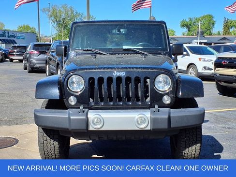 Used 2015 Jeep Wrangler Unlimited Sahara w/ Dual Top Group AWD/4WD image 8
