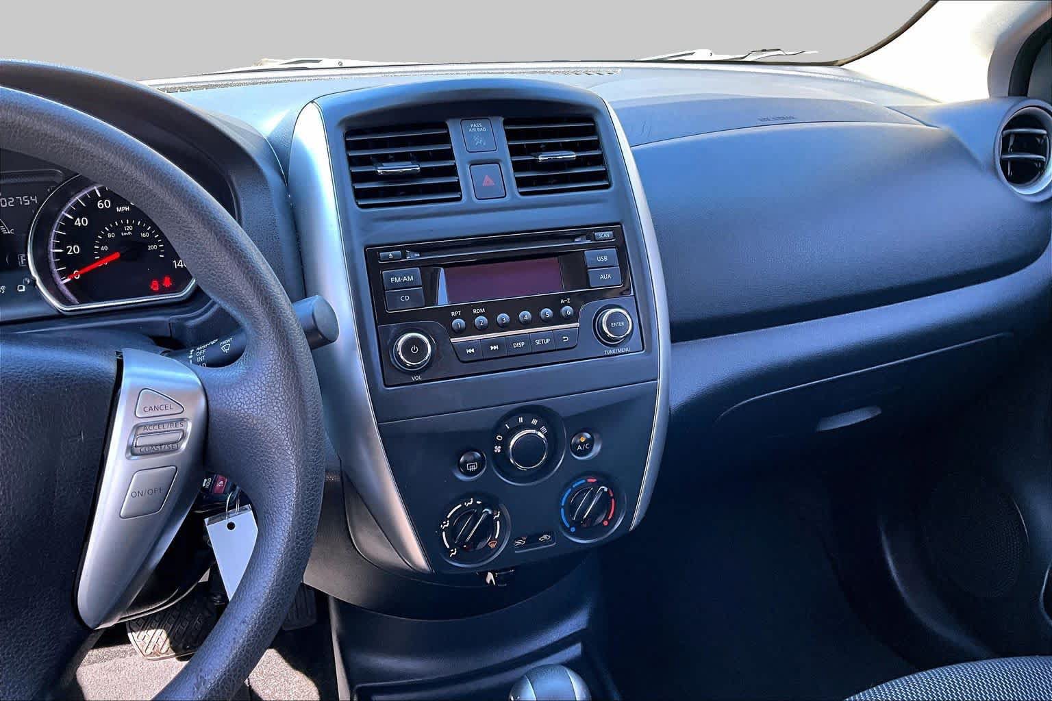 Used 2016 Nissan Versa SV FWD image 7