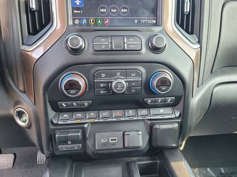 Used 2019 Chevrolet Silverado 1500 High Country image 19