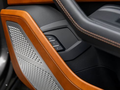 Used 2022 Lamborghini Urus image 58