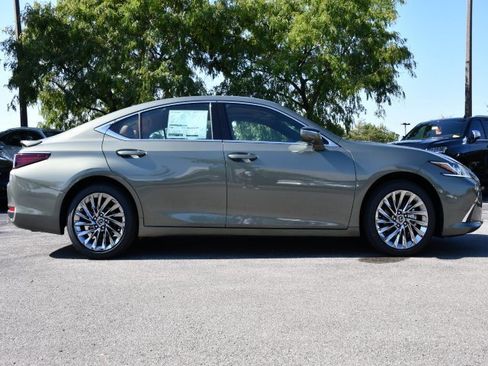 New 2025 Lexus ES 300h w/ Luxury Package image 8