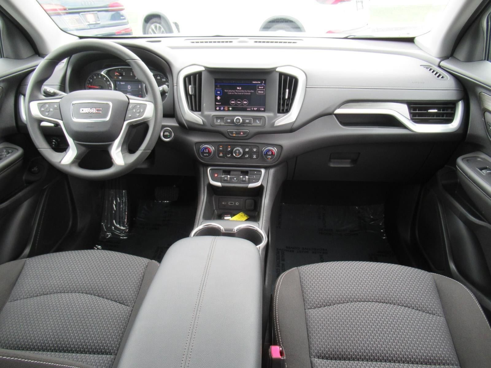 Used 2024 GMC Terrain SLE w/ Driver Convenience Package FWD image 13