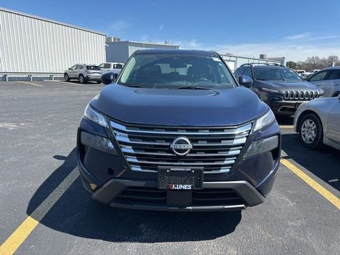 Used 2025 Nissan Rogue SV image 17