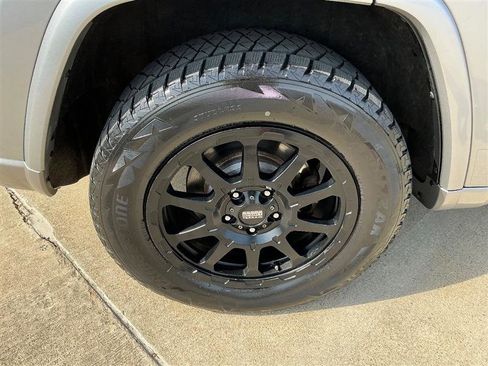 Used 2015 Jeep Grand Cherokee Overland image 22