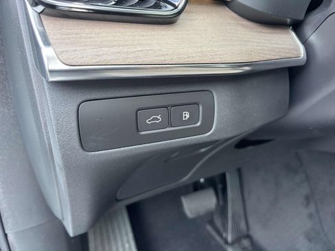 New 2026 Volvo XC90 T8 Plus w/ Protection Package Premier image 15