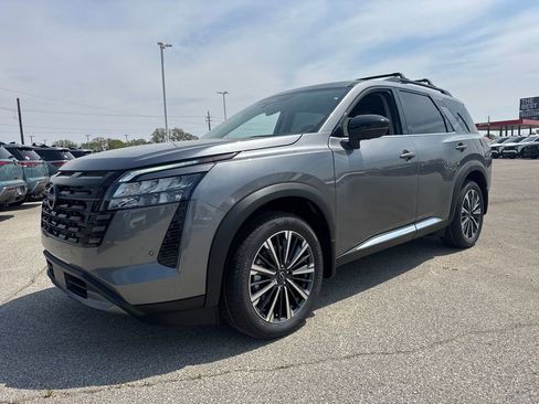 New 2026 Nissan Pathfinder Platinum AWD/4WD image 2