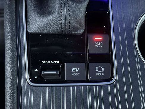 Used 2025 Toyota Sienna LE image 25