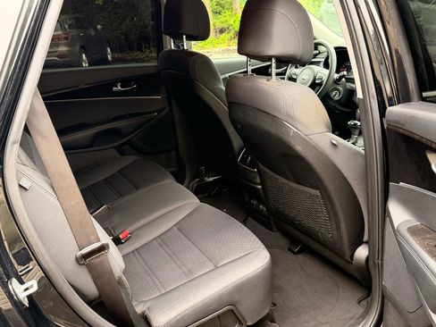 Used 2017 Kia Sorento FWD image 22