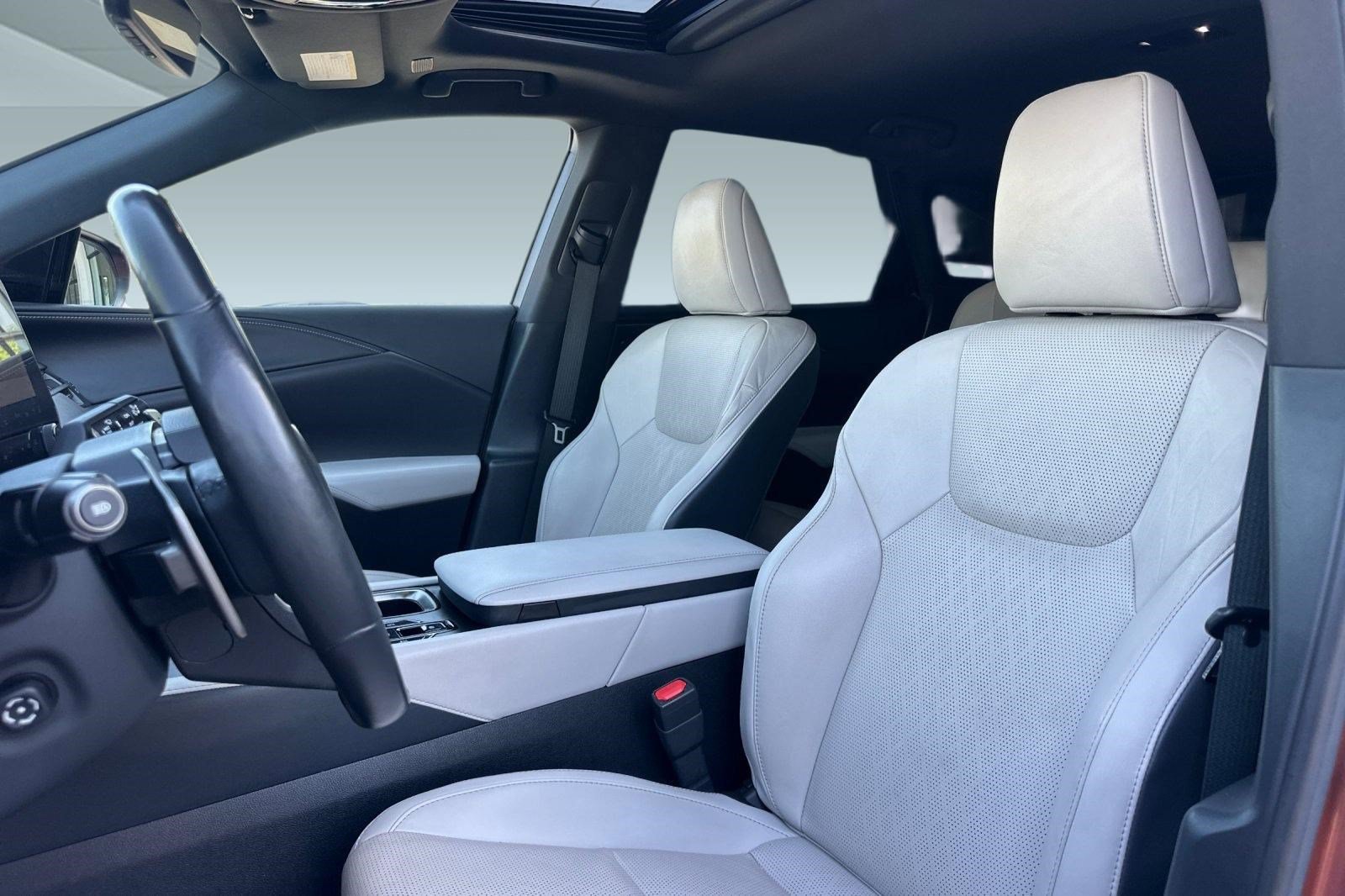 Used 2023 Lexus RX 350 Premium Plus w/ Accessory Package (Z1) FWD image 5