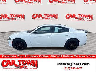 Used 2018 Dodge Charger SXT w/ Blacktop Package image 1