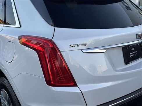 Used 2017 Cadillac XT5 Luxury w/ Driver Awareness Package image 9