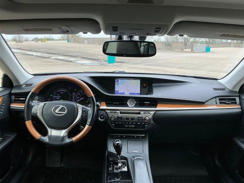 Used 2014 Lexus ES 300h w/ Luxury Package w/Bamboo Trim FWD image 39
