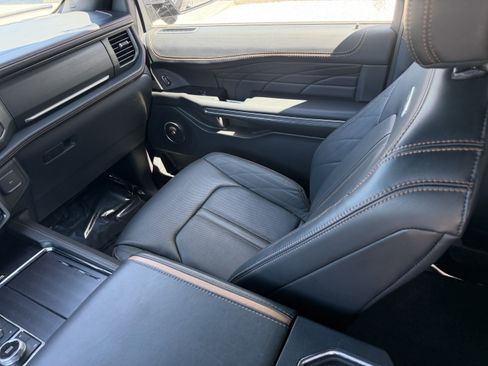 Used 2023 Ford Expedition Platinum AWD/4WD image 19