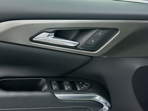 Used 2025 Chevrolet Traverse LT image 15