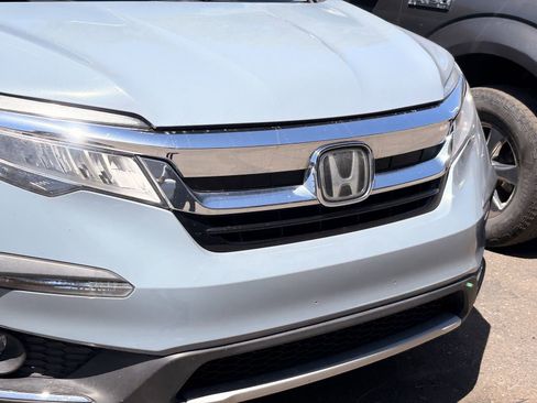 Used 2022 Honda Pilot Touring image 4