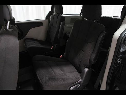 Used 2016 Dodge Grand Caravan American Value Package FWD image 16