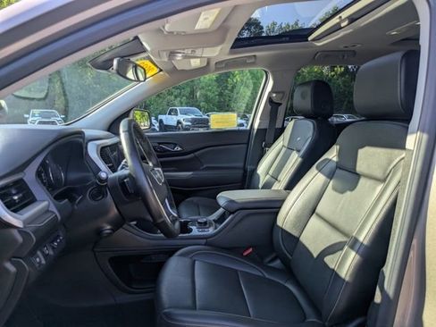 Used 2023 GMC Acadia SLT image 15