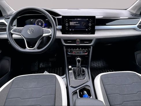 Used 2025 Volkswagen Taos SE image 8