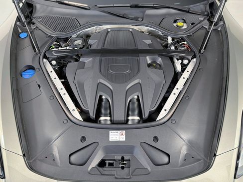 Used 2025 Porsche Panamera image 11