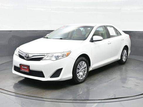 Used 2014 Toyota Camry LE FWD image 2