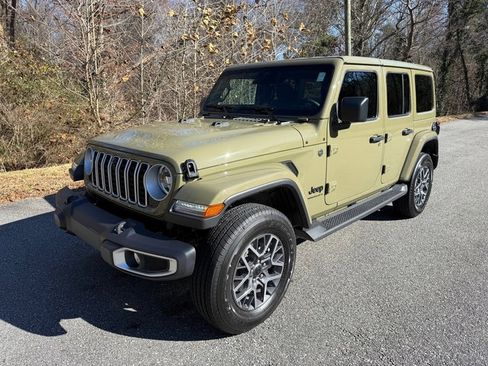 New 2026 Jeep Wrangler Unlimited Sahara AWD/4WD image 3