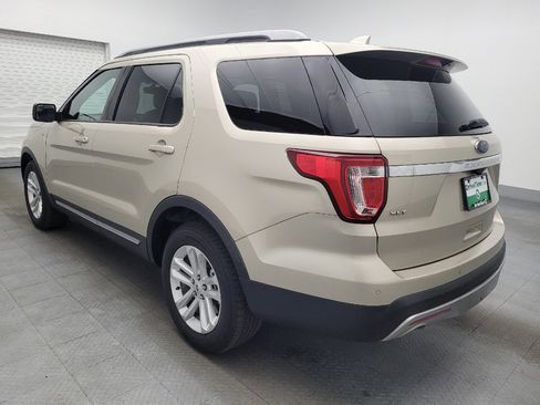 Used 2017 Ford Explorer XLT w/ Equipment Group 202A FWD image 5