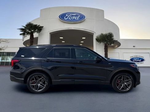 Certified 2025 Ford Explorer ST-Line w/ Premium Package RWD image 5