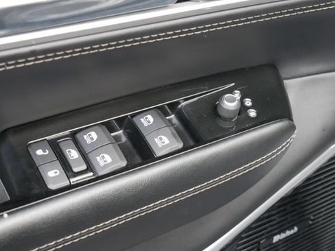 Used 2022 Jeep Wagoneer Series III w/ Premium Group I AWD/4WD image 17