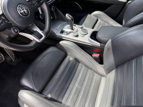 Used 2022 Alfa Romeo Stelvio Veloce AWD/4WD image 19
