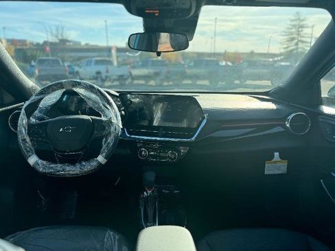 New 2025 Chevrolet Trax RS w/ Sunroof Package image 5