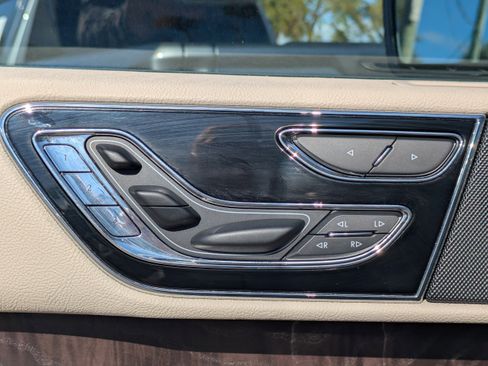 Used 2021 Lincoln Navigator Reserve image 24