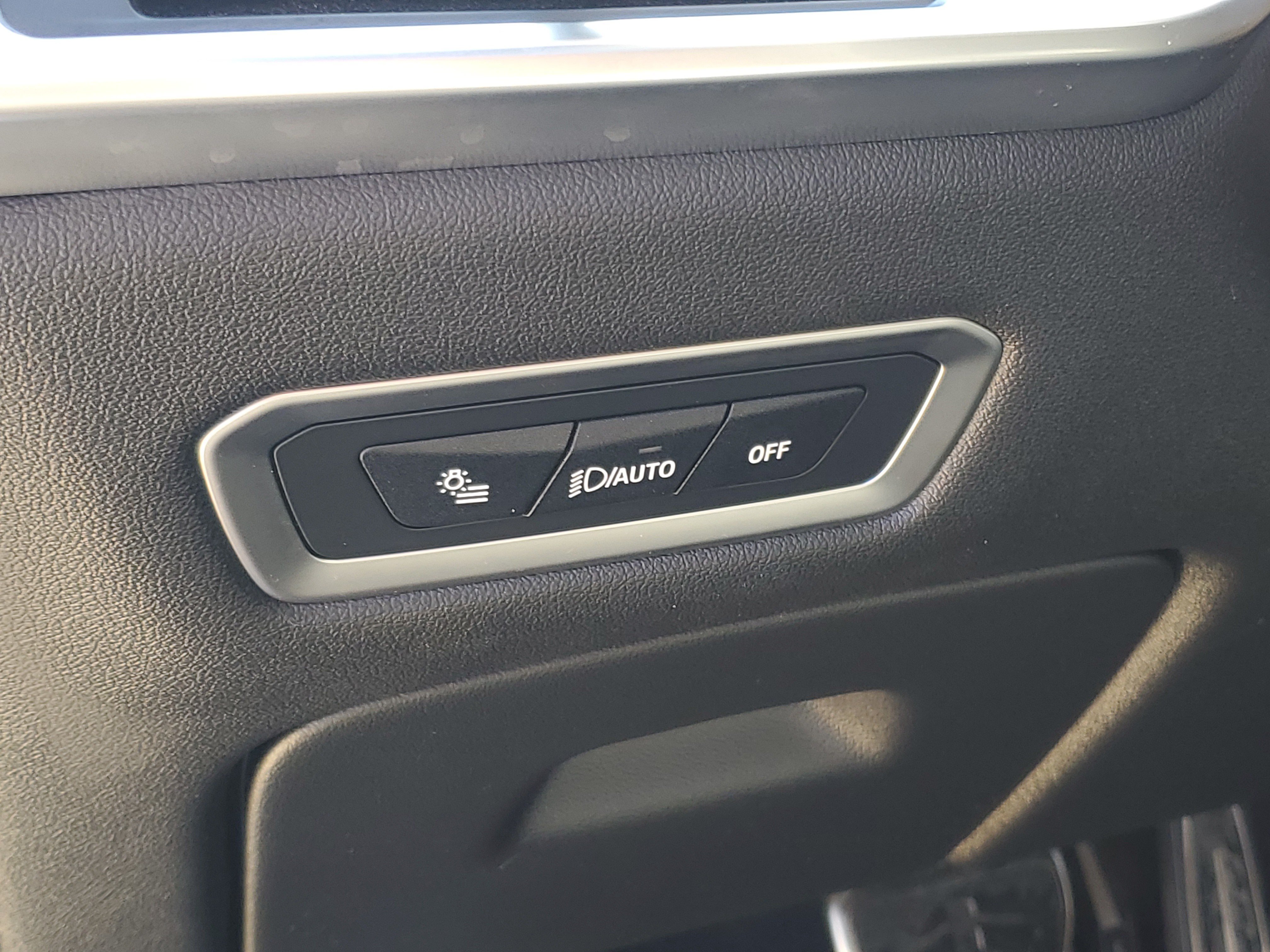 Used 2025 BMW X7 M60i AWD/4WD image 17
