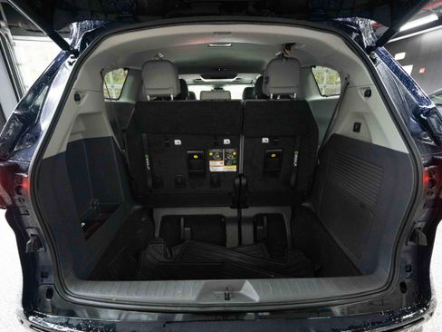 Used 2023 Toyota Sienna Limited image 29