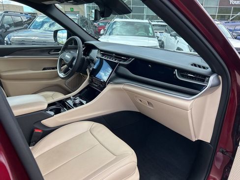 Used 2023 Jeep Grand Cherokee Limited w/ Luxury Tech Group II AWD/4WD image 12