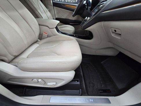Used 2017 Lincoln MKC Select w/ Select Plus Package FWD image 23