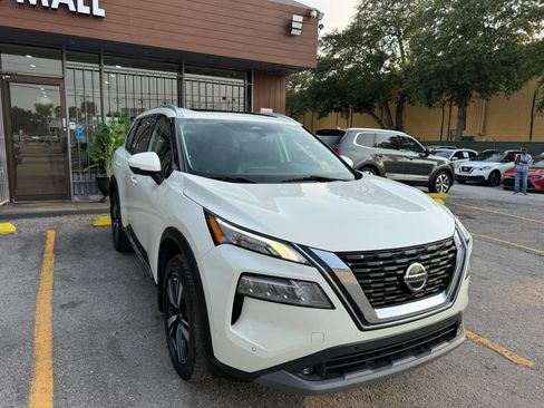 Used 2021 Nissan Rogue SL w/ Premium Package FWD image 3