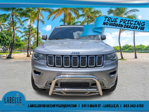 Used 2018 Jeep Grand Cherokee Laredo AWD/4WD image 9