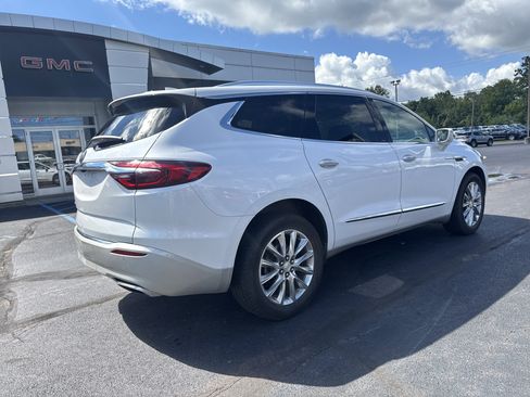 Used 2020 Buick Enclave Premium w/ Sun and Sites Package image 3