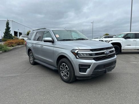 Used 2024 Ford Expedition XLT AWD/4WD image 3