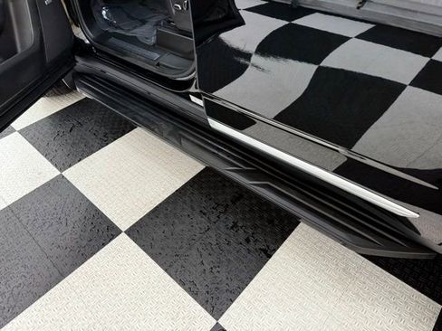 Used 2025 GMC Yukon Denali image 32