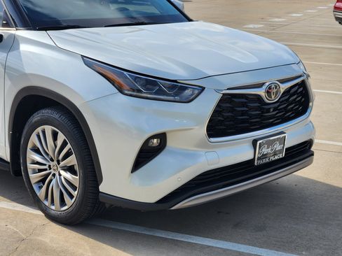 Used 2022 Toyota Highlander Platinum image 7