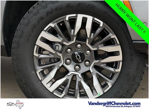 Certified 2025 Chevrolet Suburban Z71 AWD/4WD image 9